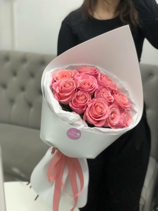 11 розовых импортных роз, артикул F1458533 - 4719 рублей, доставка по городу. Flawery - доставка цветов