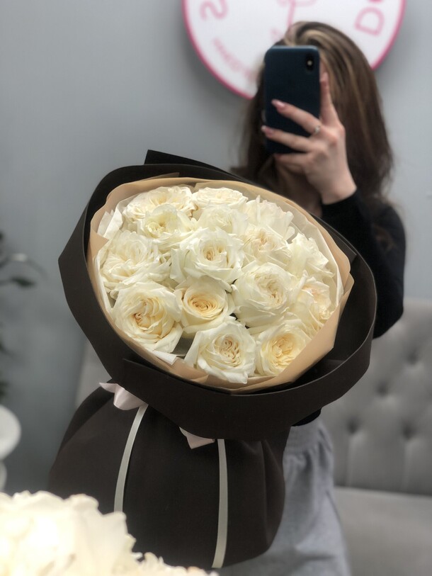 15 кремовых эквадорских роз, артикул F1463776 - 6353 рублей, доставка по городу. Flawery - доставка цветов