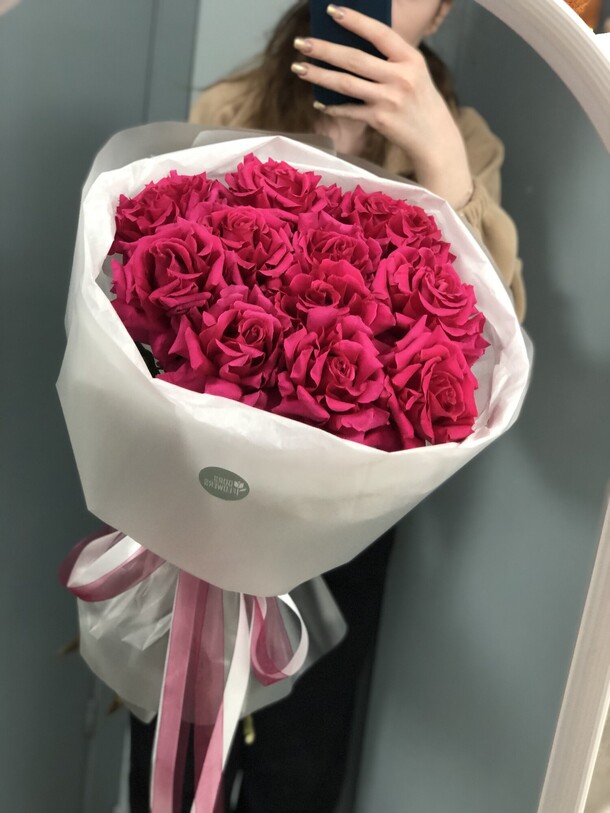 11 малиновых эквадорских роз, артикул F1493485 - 6171 рублей, доставка по городу. Flawery - доставка цветов