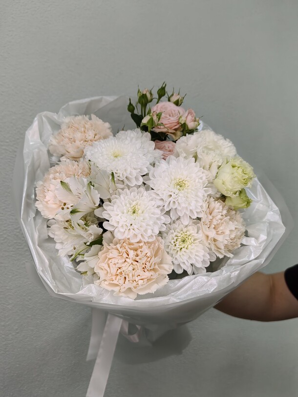 Нежный букет "лили", артикул F1454549 - 2750 рублей, доставка по городу. Flawery - доставка цветов