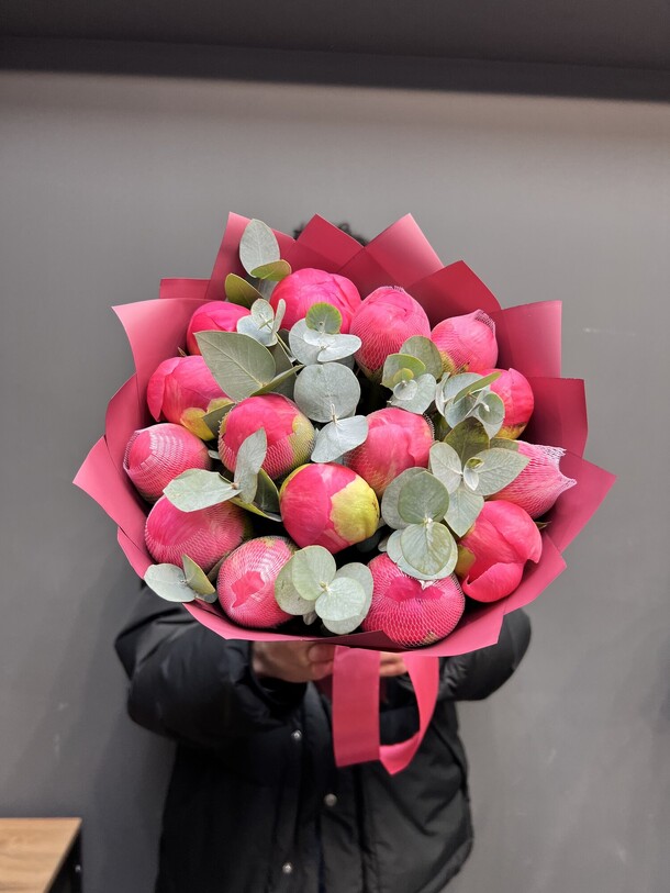 Пионы корал шарм, артикул F1426488 - 19750 рублей, доставка по городу. Flawery - доставка цветов