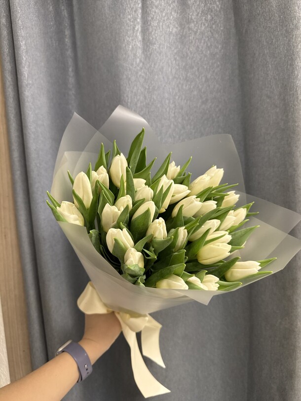 Белые тюльпаны, артикул F1532811 - 14950 рублей, доставка по городу. Flawery - доставка цветов