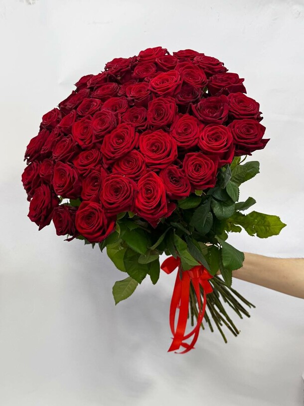 Букет: 51 роза», артикул F1521322 - 21600 рублей, доставка по городу. Flawery - доставка цветов