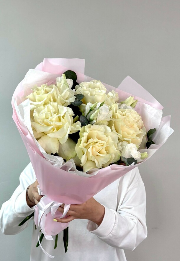 Французские розы с эустомой, артикул F1448104 - 4370 рублей, доставка по городу. Flawery - доставка цветов