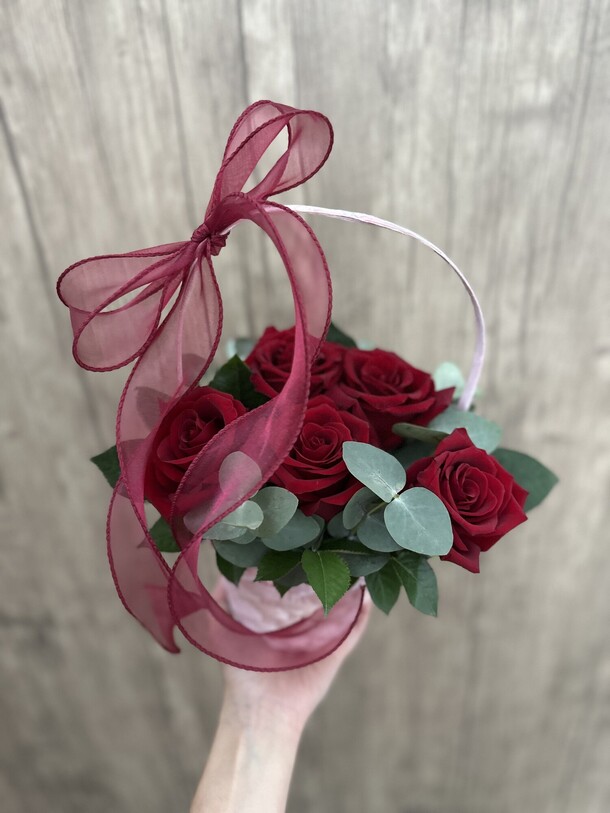 Корзина с розами, артикул F1437553 - 3200 рублей, доставка по городу. Flawery - доставка цветов