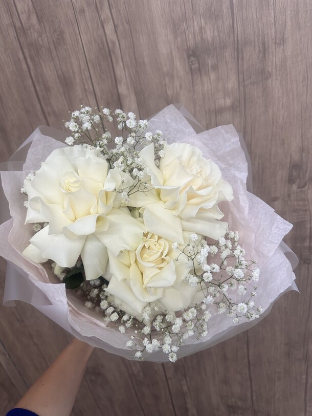 Букет белых французских роз, артикул F1449543 - 2900 рублей, доставка по городу. Flawery - доставка цветов
