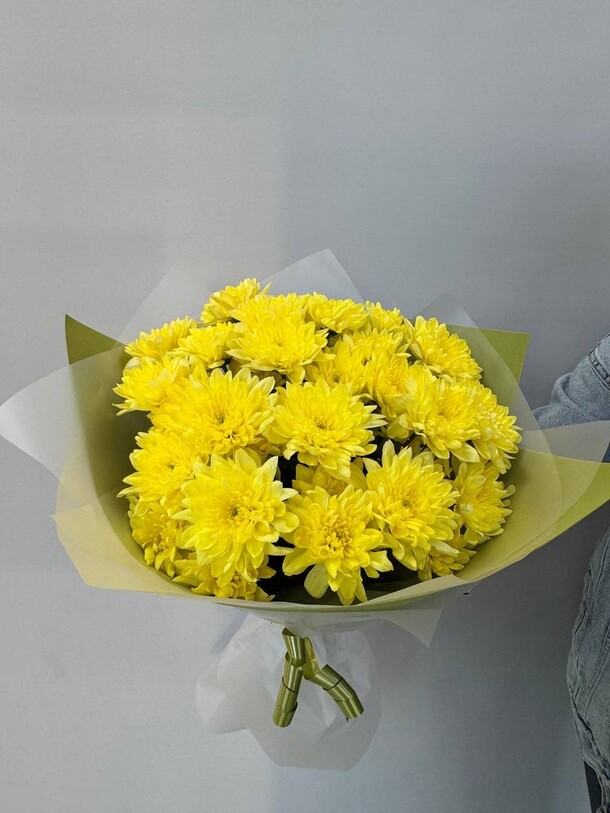 Монобукет из кустовых хризантем, артикул F1432602 - 2700 рублей, доставка по городу. Flawery - доставка цветов