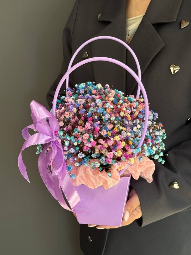 Сумочка с радужной гипсофилой, артикул F1432793 - 2000 рублей, доставка по городу. Flawery - доставка цветов