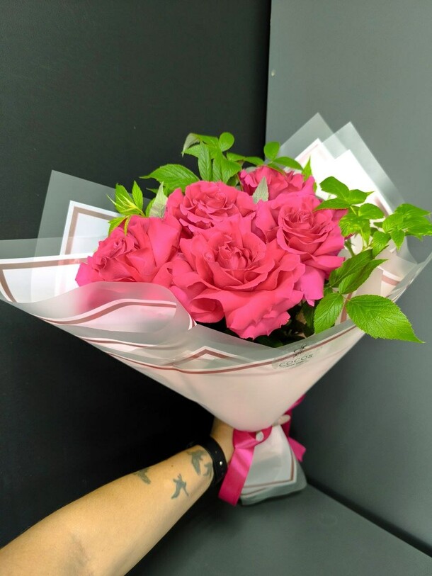 Букет 5 роз, артикул F1452814 - 3225 рублей, доставка по городу. Flawery - доставка цветов