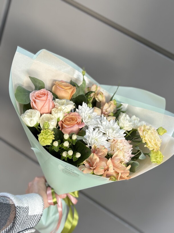 Эустома, хризантема, розы, альстромерия, артикул F1443511 - 3150 рублей, доставка по городу. Flawery - доставка цветов