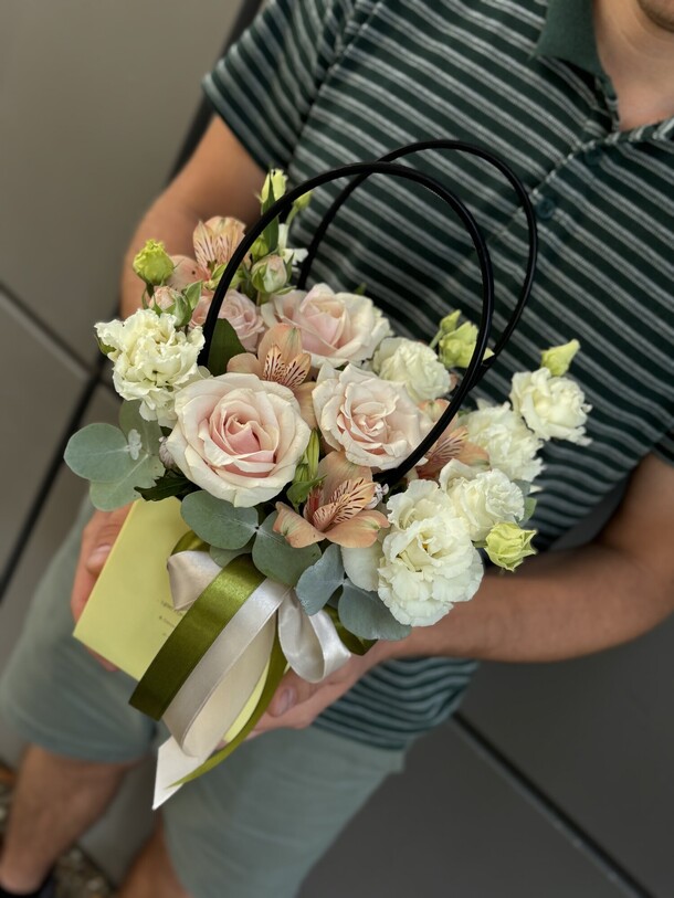 Композиция свежесть, артикул F1443584 - 2200 рублей, доставка по городу. Flawery - доставка цветов