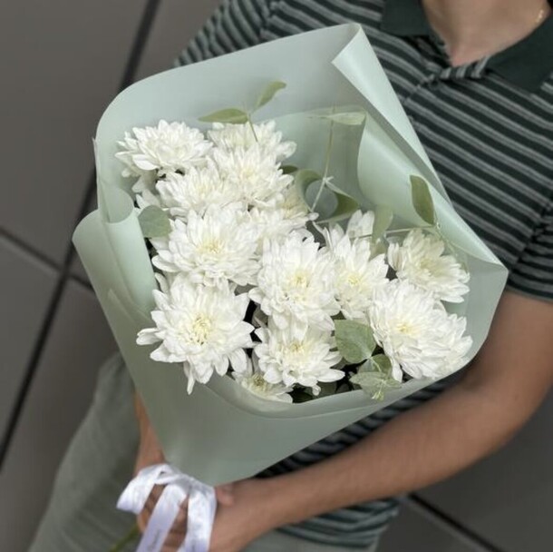 Монобукет из хризантемы, артикул F1446395 - 1750 рублей, доставка по городу. Flawery - доставка цветов