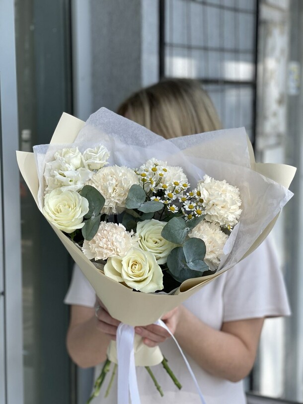 Нежный букет "любовь пекрасна", артикул F1437245 - 3590 рублей, доставка по городу. Flawery - доставка цветов