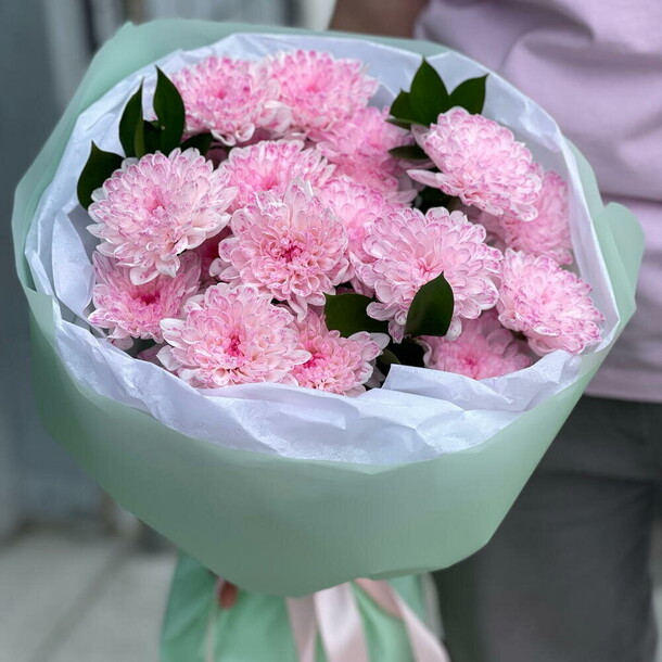 Букет с розовой хризантемой, артикул F1437305 - 2490 рублей, доставка по городу. Flawery - доставка цветов