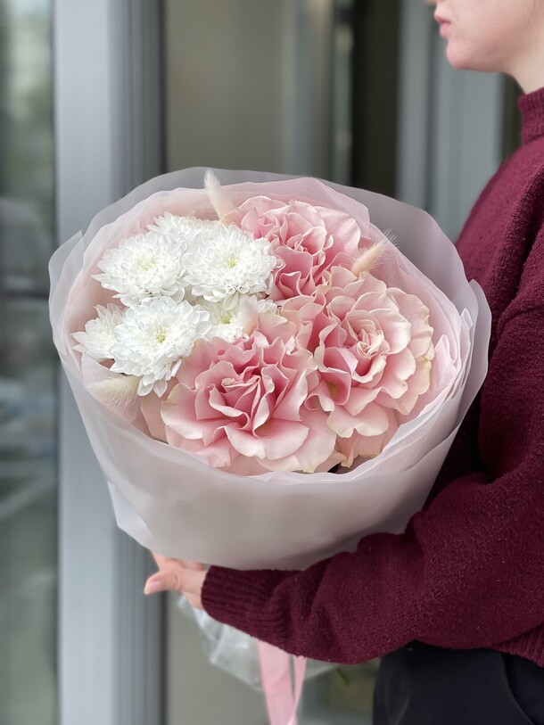 Хризантемы и розы, артикул F1468047 - 2390 рублей, доставка по городу. Flawery - доставка цветов