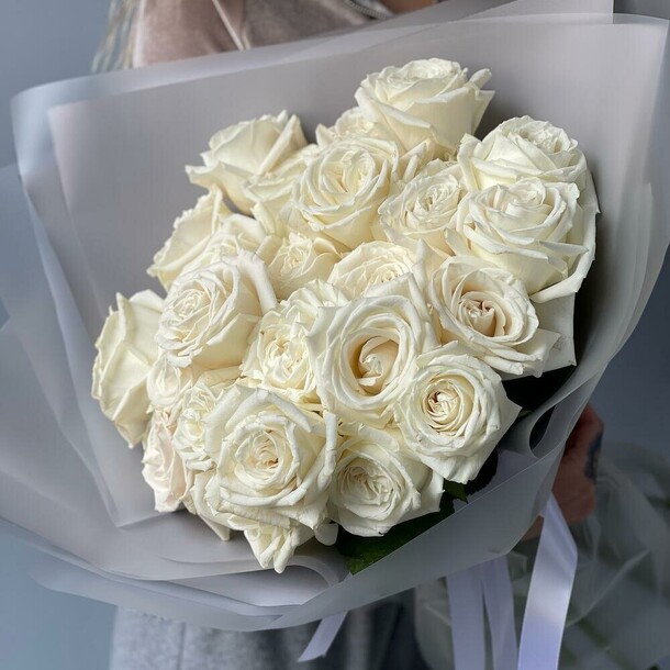 Монобукет роз playa blanca 25 🕊️, артикул F1468860 - 12190 рублей, доставка по городу. Flawery - доставка цветов