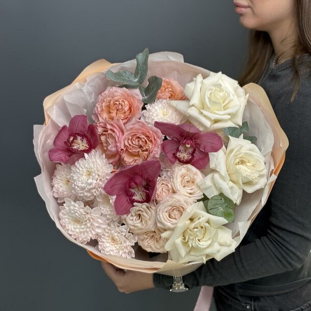 Нежный букет с орхидеей, артикул F1478230 - 6590 рублей, доставка по городу. Flawery - доставка цветов