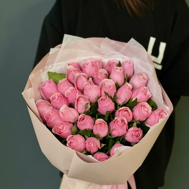 Монобукет кенийская роза 35шт, артикул F1492716 - 7590 рублей, доставка по городу. Flawery - доставка цветов