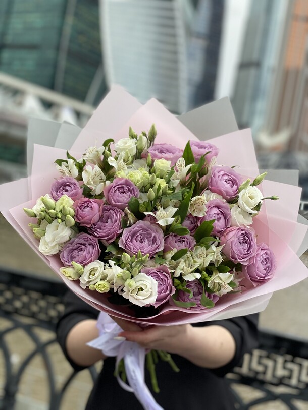 Авторский букет с пионовидной розой, артикул F1453222 - 11550 рублей, доставка по городу. Flawery - доставка цветов