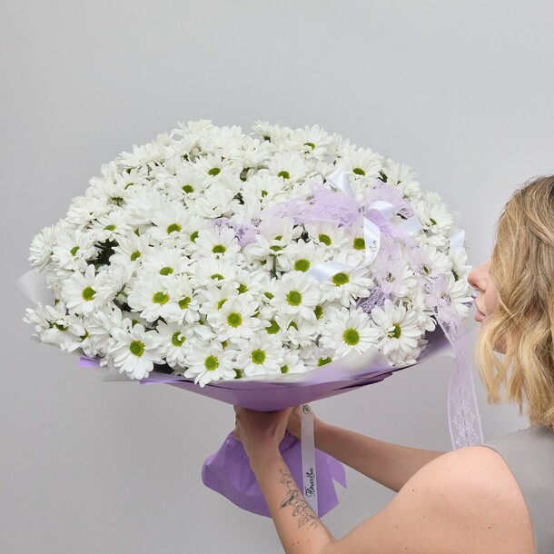 Большой букет хризантем (028), артикул F1455024 - 12990 рублей, доставка по городу. Flawery - доставка цветов