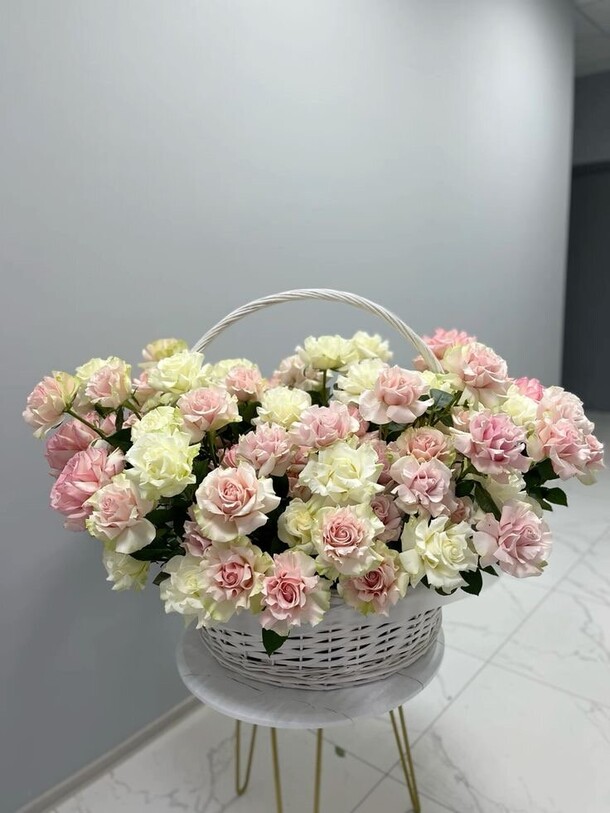 Букет для мамы в корзине, артикул F1491628 - 34492 рублей, доставка по городу. Flawery - доставка цветов