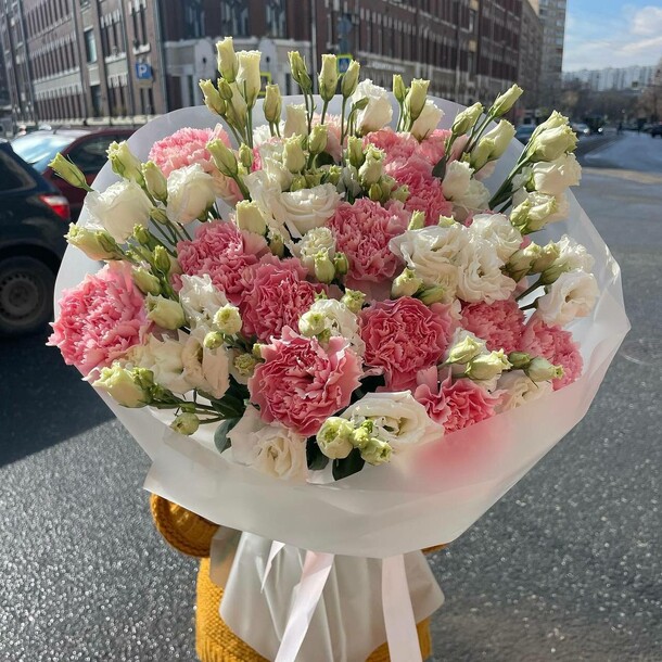 Букет из гвоздики и еустомы 💕, артикул F1511853 - 12000 рублей, доставка по городу. Flawery - доставка цветов