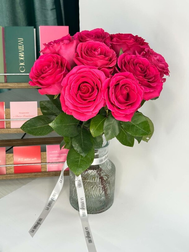 Моно-букет из 9 малиновых роз, артикул F1446563 - 3179 рублей, доставка по городу. Flawery - доставка цветов