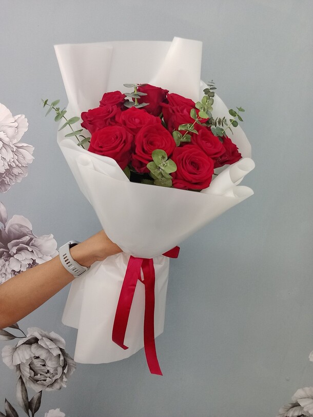 Красные розы експлорер, артикул F1447071 - 2700 рублей, доставка по городу. Flawery - доставка цветов
