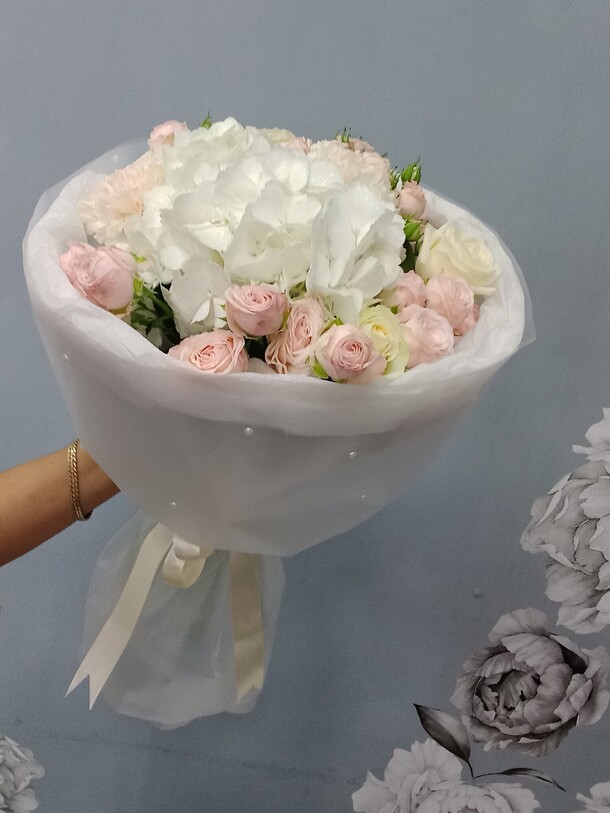 Интригующий букет, артикул F1451763 - 2600 рублей, доставка по городу. Flawery - доставка цветов