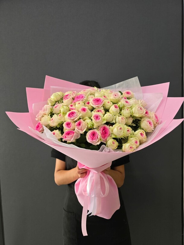 Букет из кустовых роз, артикул F1469029 - 5200 рублей, доставка по городу. Flawery - доставка цветов