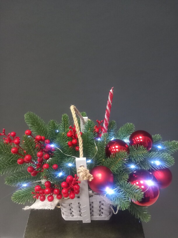 Новогодние декорации, артикул F1502100 - 2300 рублей, доставка по городу. Flawery - доставка цветов