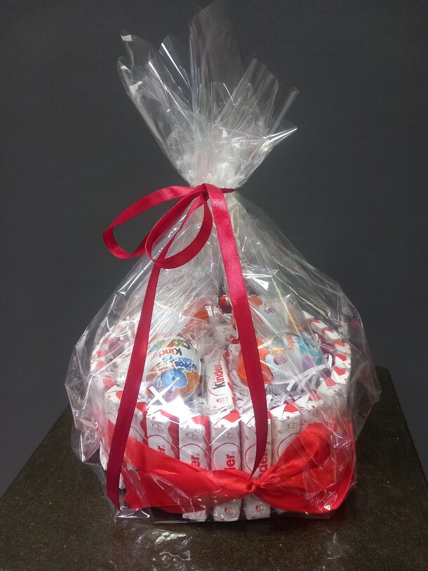 Набор из сладости, артикул F1502202 - 3250 рублей, доставка по городу. Flawery - доставка цветов