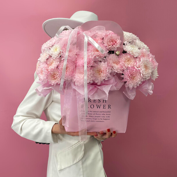 Premium хризантемы в сумке, артикул F1395280 - 2975 рублей, доставка по городу. Flawery - доставка цветов