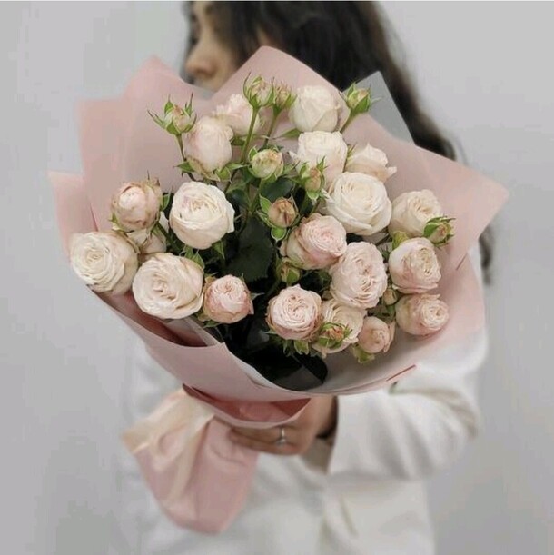 Букет из кустовой розы бомбастик, артикул F1450142 - 3800 рублей, доставка по городу. Flawery - доставка цветов