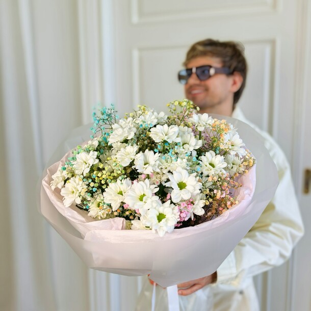 Хризантема кустовая и гипсофила 5шт, артикул F1448501 - 4908 рублей, доставка по городу. Flawery - доставка цветов