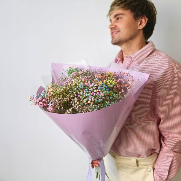 Букет из цветной гипсофилы 7 шт, артикул F1448852 - 2628 рублей, доставка по городу. Flawery - доставка цветов