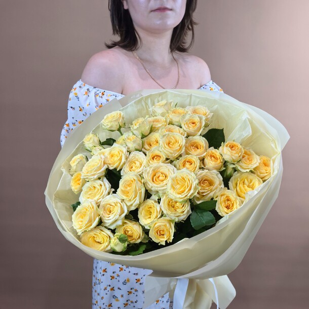 Кремовые кустовые розы 9 шт, артикул F1448862 - 3469 рублей, доставка по городу. Flawery - доставка цветов