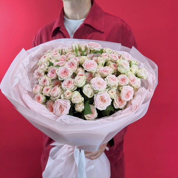 Кустовые розы 25 шт в упаковке, артикул F1448903 - 9132 рублей, доставка по городу. Flawery - доставка цветов