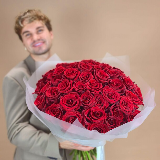 Букет 51 красная роза, артикул F1448928 - 22383 рублей, доставка по городу. Flawery - доставка цветов