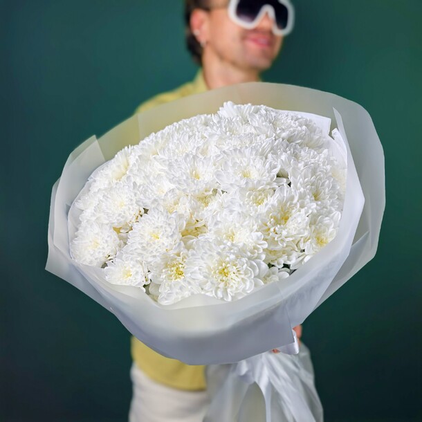 9 белоснежных хризантем, артикул F1455554 - 4828 рублей, доставка по городу. Flawery - доставка цветов