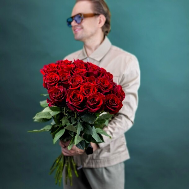 21 красная роза, артикул F1455582 - 10007 рублей, доставка по городу. Flawery - доставка цветов