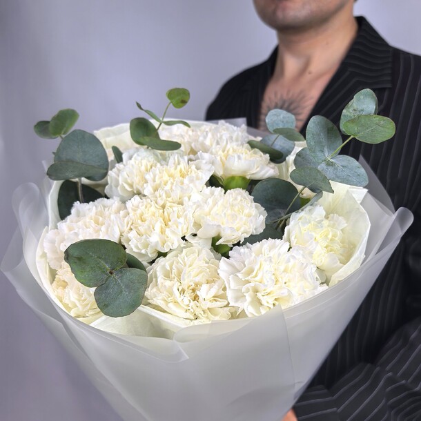 Белые гвоздики 15 шт, артикул F1481750 - 3775 рублей, доставка по городу. Flawery - доставка цветов