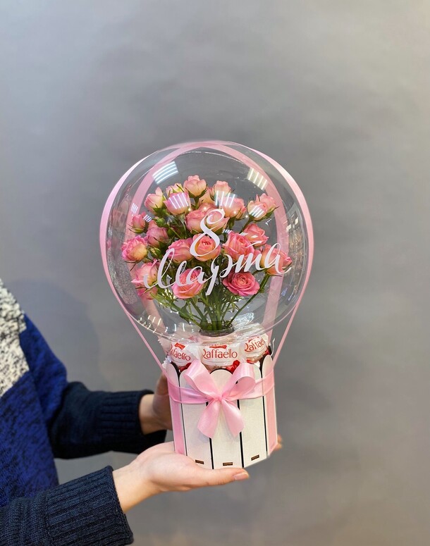 Розы на 8 марта в шаре, артикул F1533065 - 3625 рублей, доставка по городу. Flawery - доставка цветов