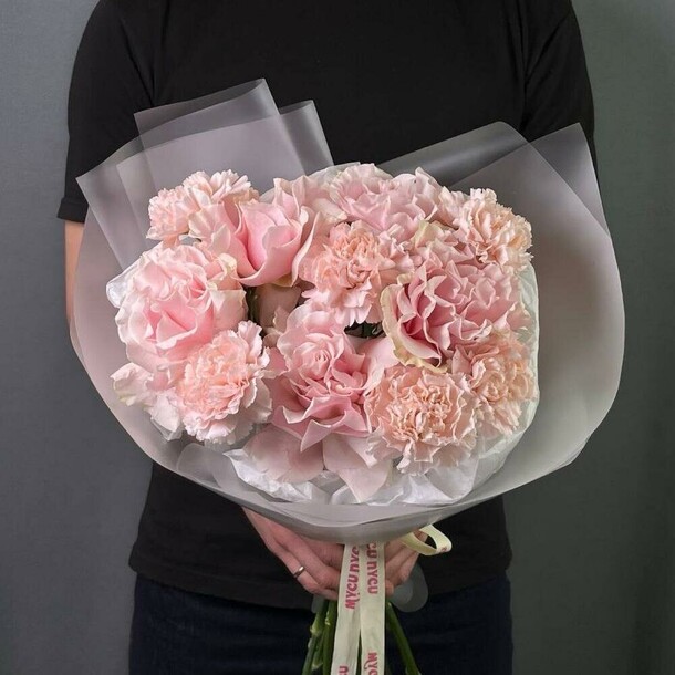 Нежный букет французская роза и диантус, артикул F1405144 - 5150 рублей, доставка по городу. Flawery - доставка цветов