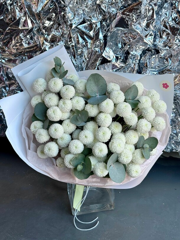 Моно букет из хризантем ньютон, артикул F1421033 - 7200 рублей, доставка по городу. Flawery - доставка цветов