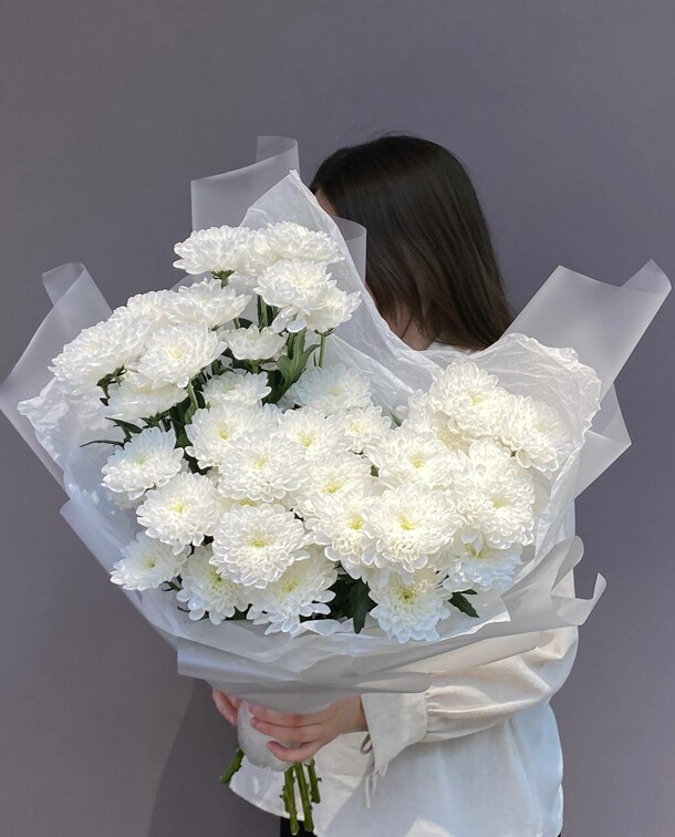 Букет пышный букет из белоснежной кустовой хризантемы, артикул F1449062 - 3900 рублей, доставка по городу. Flawery - доставка цветов