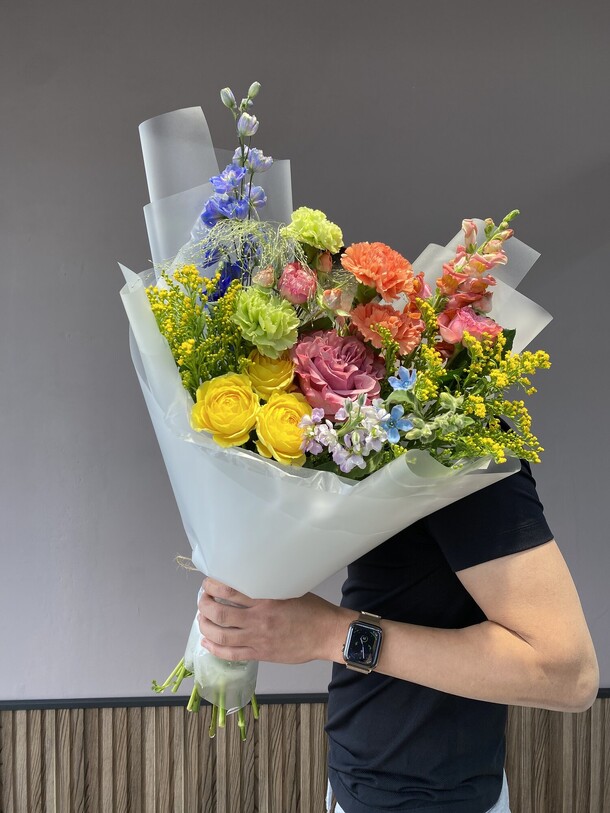 Букет «сочные краски», артикул F1451421 - 6500 рублей, доставка по городу. Flawery - доставка цветов