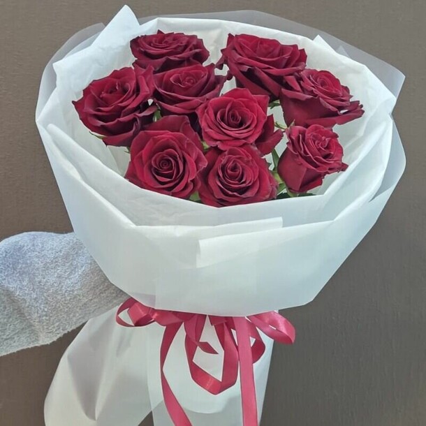 9 красных роз эквадор, артикул F1450095 - 4599 рублей, доставка по городу. Flawery - доставка цветов