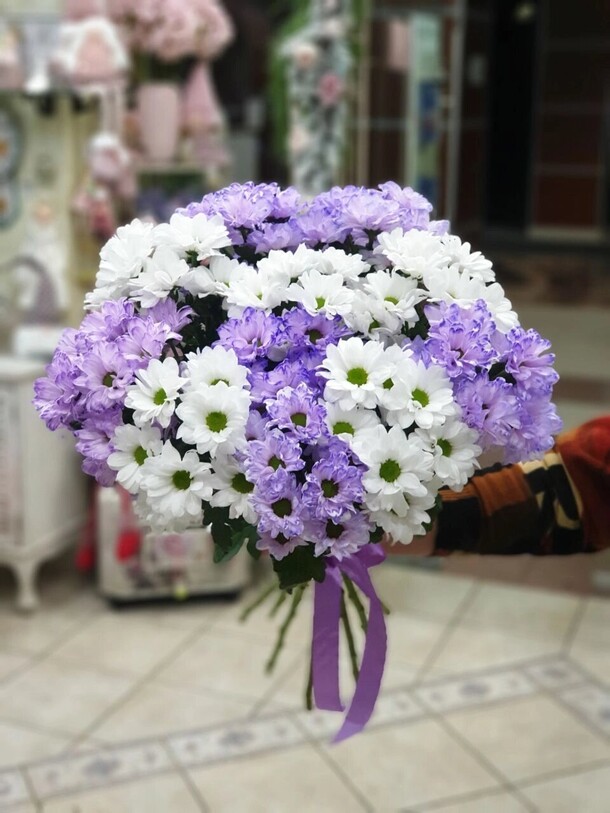 Букет 11 кустовых хризантем, артикул F1452482 - 7500 рублей, доставка по городу. Flawery - доставка цветов