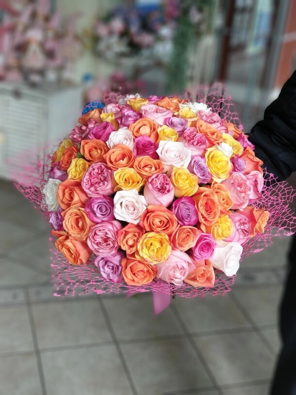 Букет 75 роз микс, артикул F1452490 - 31598 рублей, доставка по городу. Flawery - доставка цветов